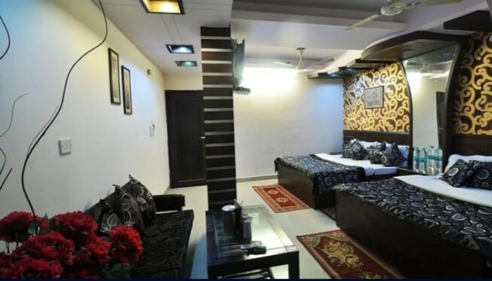 Hotel Roma Deluxe - New Delhi Railway Station Exterior photo