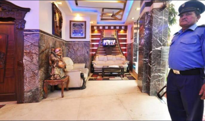 Hotel Roma Deluxe - New Delhi Railway Station Exterior photo