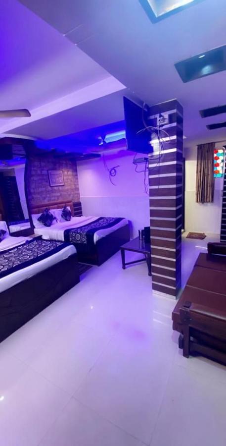 Hotel Roma Deluxe - New Delhi Railway Station Exterior photo