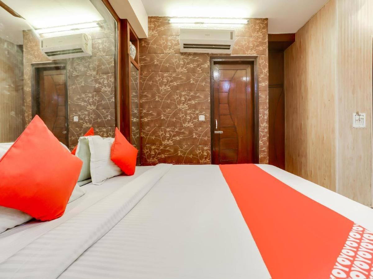 Hotel Roma Deluxe - New Delhi Railway Station Exterior photo