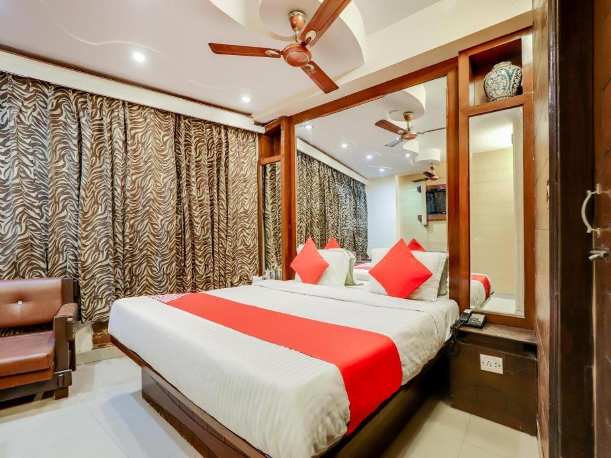 Hotel Roma Deluxe - New Delhi Railway Station Exterior photo